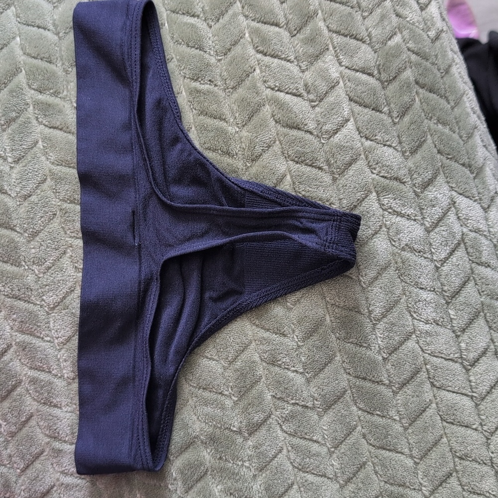 Victoria's Secret Navy Blue Seamless Thong with Logo Waistband - Picture 3 of 3